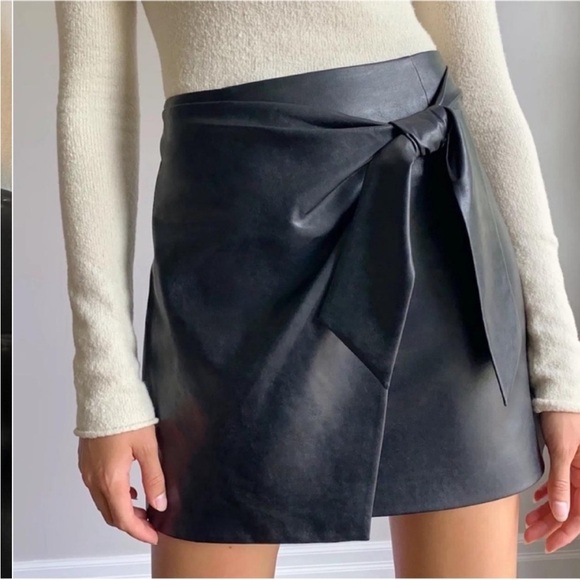 Wilfred Black Leather Mini Skirt - Picture 4 of 7